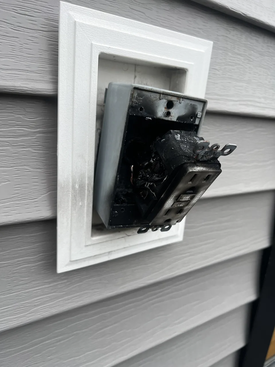 Burnt GFCI outlet found & replaced in Bedford-Stuyvesant, Brooklyn — MP Electric NYC